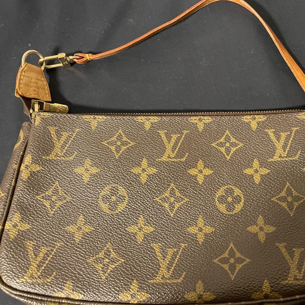 LV purse